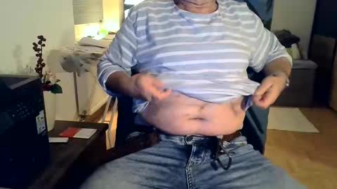 Snapshot of rolandloser1000 chatting on January 2025 09:17:01 PM rolandloser1000 online show from January 2025 09:17:01 PM