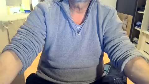 Snapshot of rolandloser1000 chatting on January 2025 07:37:01 PM rolandloser1000 online show from January 2025 07:37:01 PM