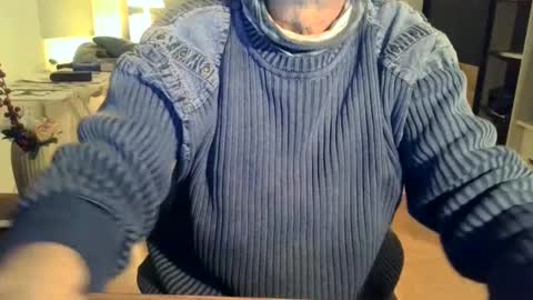 Snapshot of rolandloser1000 chatting on January 2025 05:39:01 PM rolandloser1000 online show from January 2025 05:39:01 PM