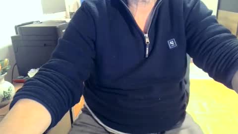 Snapshot of rolandloser1000 chatting on March 2025 05:38:01 PM rolandloser1000 online show from March 2025 05:38:01 PM