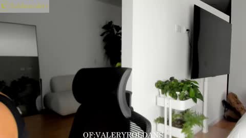 Valery Roldans online show from October 2025 02:34:01 AM