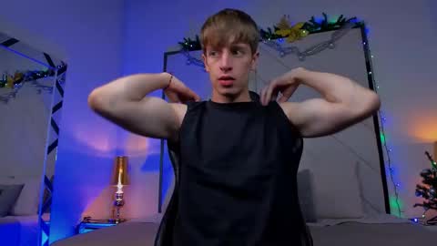 Snapshot of romeo_ricci1 chatting on December 2025 04:01:02 PM Romeo Ricci online show from December 2025 04:01:02 PM