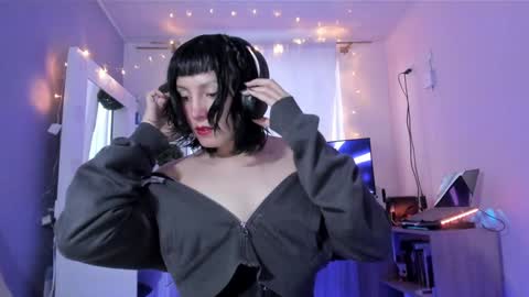 Twelve 3 Inst Twelve 312002 Twitter Room312 2002 online show from December 2024 10:52:02 PM