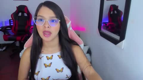 Snapshot of room_kitty chatting on January 2026 03:42:02 AM MIA AND PAUL online show from January 2026 03:42:02 AM