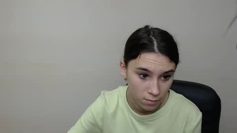 Snapshot of rosalais_ chatting on September 2025 06:26:02 AM Rose online show from September 2025 06:26:02 AM