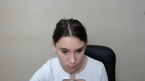 Snapshot of rosalais_ chatting on September 2025 06:37:01 AM Rose online show from September 2025 06:37:01 AM