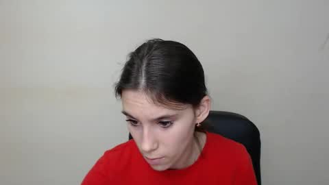 Snapshot of rosalais_ chatting on September 2025 06:38:01 AM Rose online show from September 2025 06:38:01 AM