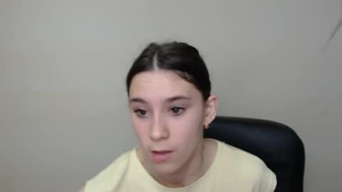 Snapshot of rosalais_ chatting on September 2025 07:01:01 AM Rose online show from September 2025 07:01:01 AM