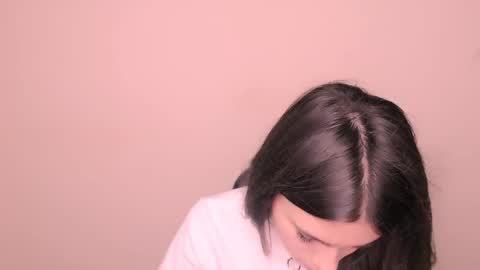 Snapshot of rosalais_ chatting on November 2025 08:03:01 AM Rose online show from November 2025 08:03:01 AM