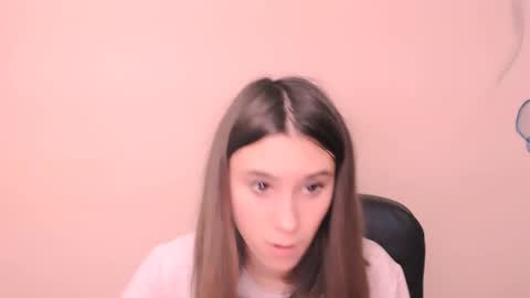 Snapshot of rosalais_ chatting on November 2025 08:04:02 AM Rose online show from November 2025 08:04:02 AM