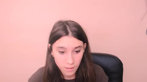 Snapshot of rosalais_ chatting on November 2025 07:49:01 AM Rose online show from November 2025 07:49:01 AM