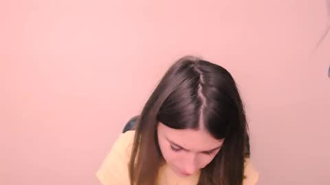 Snapshot of rosalais_ chatting on November 2025 08:19:01 AM Rose online show from November 2025 08:19:01 AM