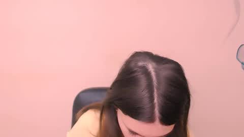 Snapshot of rosalais_ chatting on November 2025 07:43:01 AM Rose online show from November 2025 07:43:01 AM