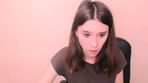 Snapshot of rosalais_ chatting on November 2025 07:44:01 AM Rose online show from November 2025 07:44:01 AM