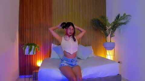 R O S A online show from April 2026 07:58:02 PM