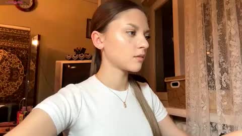 Mona online show from December 2025 02:11:01 PM