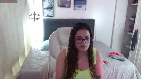 Snapshot of rose_thompson1 chatting on November 2025 01:48:01 PM Rose online show from November 2025 01:48:01 PM