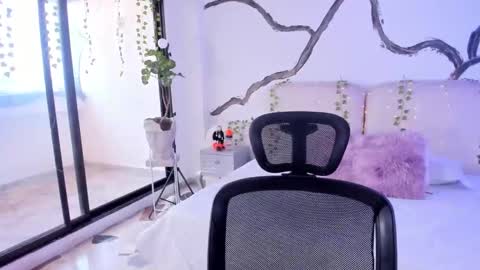 Snapshot of rosecassie chatting on October 2025 01:45:01 PM Rose online show from October 2025 01:45:01 PM