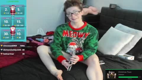 Snapshot of rosehatter chatting on December 2024 10:48:02 PM Rose Hatter online show from December 2024 10:48:02 PM