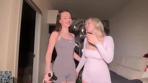 Sophie and Sarah online show from March 2026 06:44:02 PM