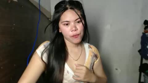 Snapshot of rosemarie_pinay chatting on October 2025 02:52:01 AM i am samantha rain online show from October 2025 02:52:01 AM