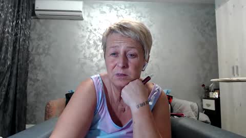 Lovepinklilly online show from March 2025 06:33:01 PM