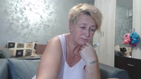 Lovepinklilly online show from October 2025 04:20:02 PM