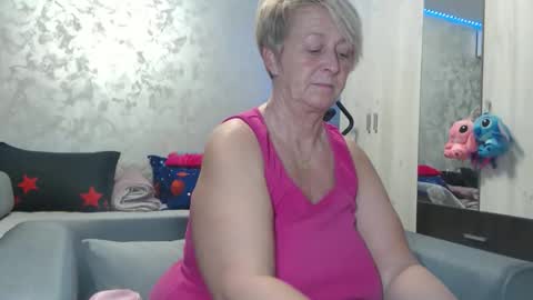 Lovepinklilly online show from March 2026 06:33:01 PM