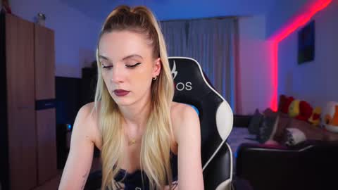 Snapshot of rosesarered97 chatting on January 2025 08:48:01 PM Abbygail online show from January 2025 08:48:01 PM