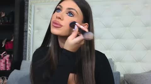 Gabriela online show from November 2025 07:18:02 AM