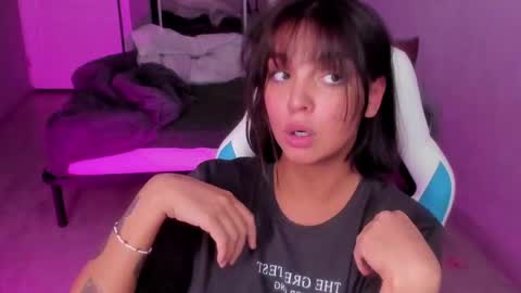 Snapshot of roshelle_xxx chatting on January 2025 10:59:01 PM Roshelle online show from January 2025 10:59:01 PM