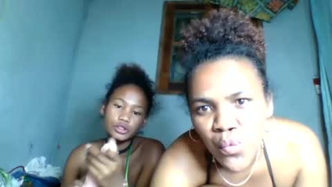 Snapshot of rosia22 chatting on September 2025 11:51:01 PM rosia22 online show from September 2025 11:51:01 PM