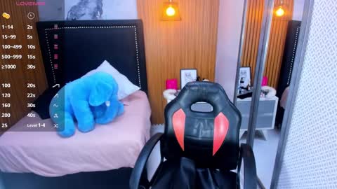 Snapshot of rosie_moss chatting on November 2025 03:30:02 PM ROSSI online show from November 2025 03:30:02 PM