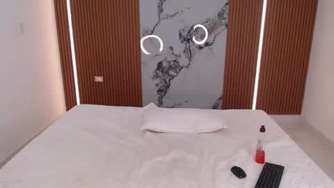 Snapshot of rosselyn_ chatting on November 2025 01:29:02 PM Rossi Hill online show from November 2025 01:29:02 PM