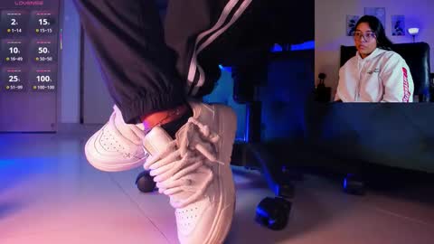 rosyejones online show from November 2025 03:17:02 AM