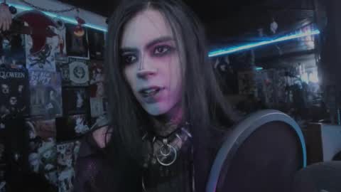 Snapshot of rotten_dreams chatting on December 2025 08:13:01 PM rot online show from December 2025 08:13:01 PM