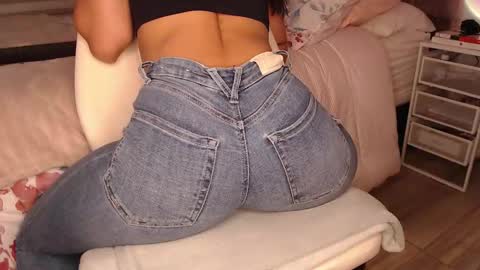 Rouss marie henao  online show from March 2026 03:01:01 AM