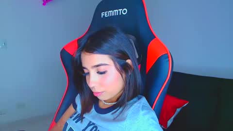 rousse_violet online show from September 2025 09:25:02 PM