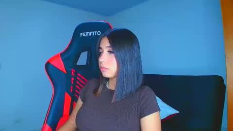 rousse_violet online show from December 2025 01:54:01 AM