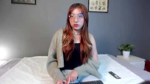 Snapshot of roussy_spicy chatting on June 2026 03:49:01 AM Roussy online show from June 2026 03:49:01 AM