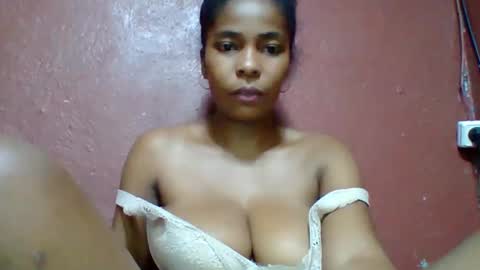 rovaelyah online show from November 2025 07:12:01 PM