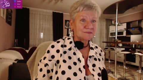 Snapshot of roxana_brooks chatting on December 2024 07:43:01 PM Roxana online show from December 2024 07:43:01 PM