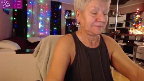 Snapshot of roxana_brooks chatting on December 2024 03:09:02 PM Roxana online show from December 2024 03:09:02 PM