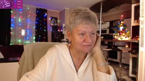 Snapshot of roxana_brooks chatting on January 2025 05:18:02 PM Roxana online show from January 2025 05:18:02 PM