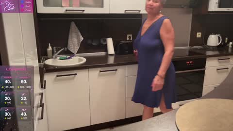 Snapshot of roxana_brooks chatting on February 2025 04:14:02 PM Roxana online show from February 2025 04:14:02 PM