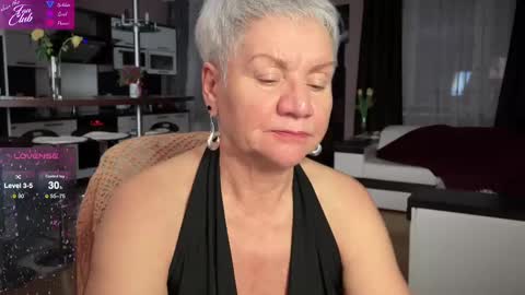 Snapshot of roxana_brooks chatting on February 2025 05:48:01 PM Roxana online show from February 2025 05:48:01 PM