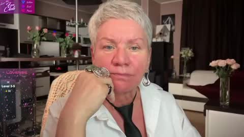 Snapshot of roxana_brooks chatting on February 2025 06:32:02 PM Roxana online show from February 2025 06:32:02 PM