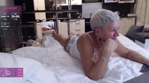 Snapshot of roxana_brooks chatting on October 2025 07:37:01 PM Roxana online show from October 2025 07:37:01 PM