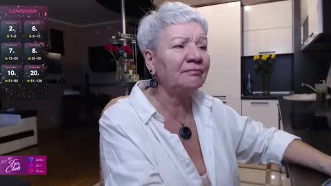 Snapshot of roxana_brooks chatting on November 2025 01:32:02 PM Roxana online show from November 2025 01:32:02 PM