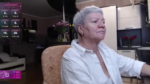 Snapshot of roxana_brooks chatting on November 2025 02:11:01 PM Roxana online show from November 2025 02:11:01 PM